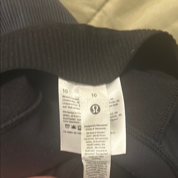 Grey lululemon pants - Picture 5 of 5